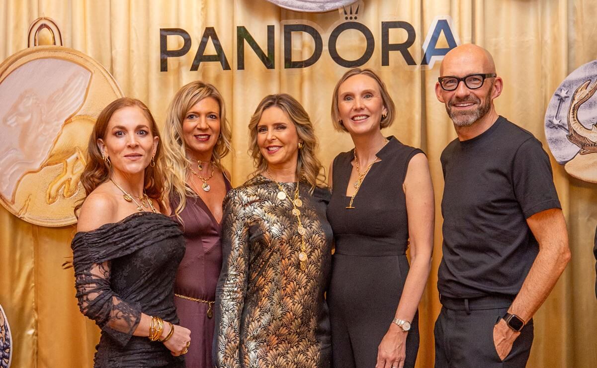Annie Cordovez, Virgine Dubray, Luciana Mariscano, Jennie Farmer y Richard Moore. Foto: Edgar Silva Fuentes S.
