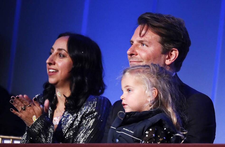Por primera vez, Bradley Cooper aparece con su hija Lea, también de Irina Shayk