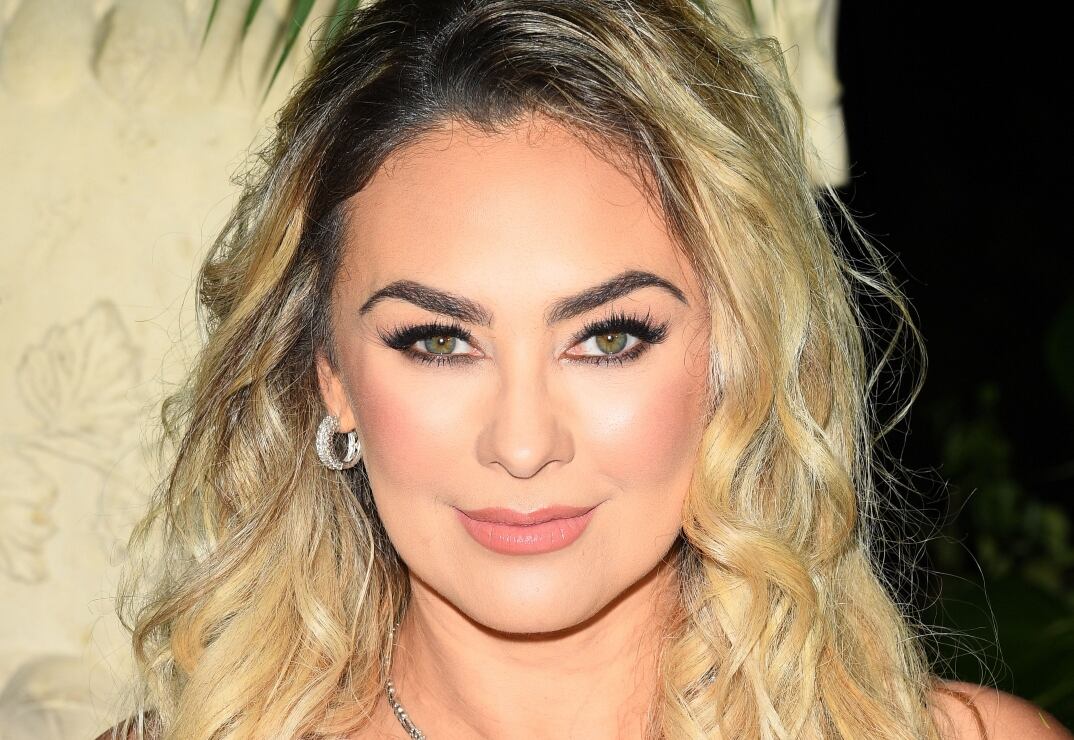 Aracely Arámbula hace adorables adopciones en su visita a la Basílica de Guadalupe