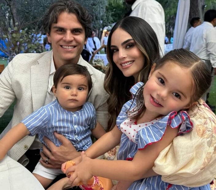 Ximena Navarrete y Juan Carlos Valladares con sus hijos, Xime y Juanca / Foto: Instagram