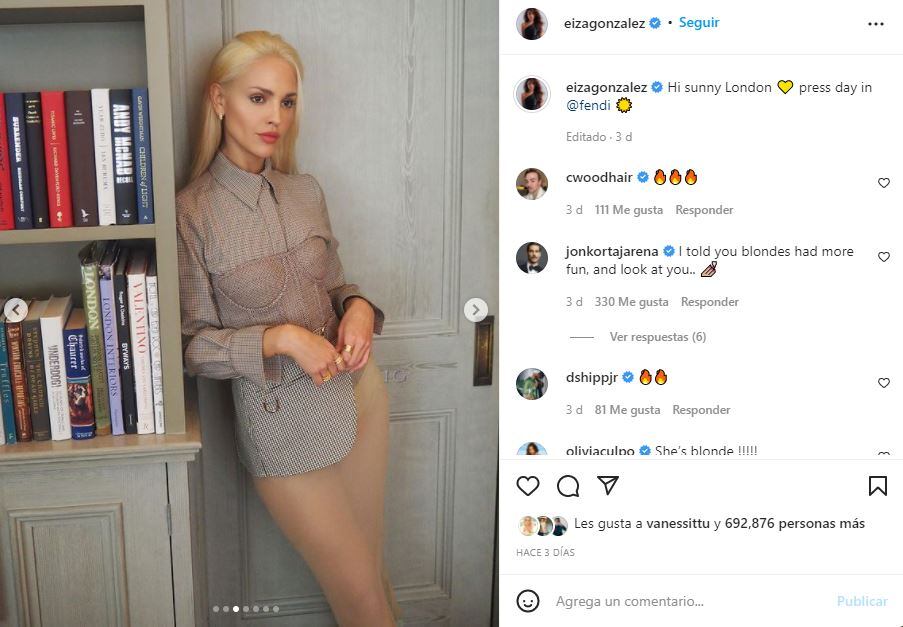 Eiza González impactó con falda transparente y botas