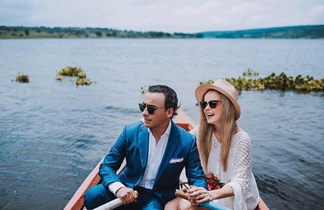 Adal Ramones y Karla de la Mora celebran su primer año como marido y mujer