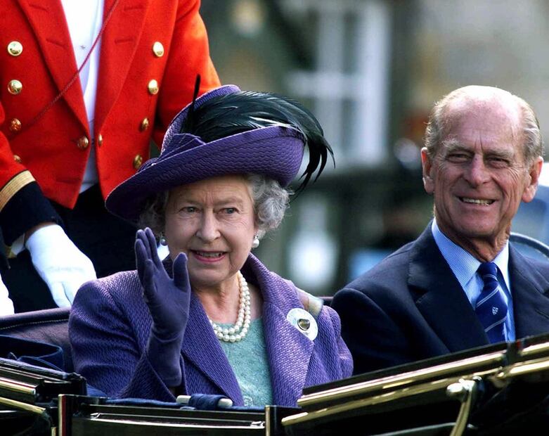 La reina Isabel II y el duque de Edimburgo; su ausencia en el bautizo real