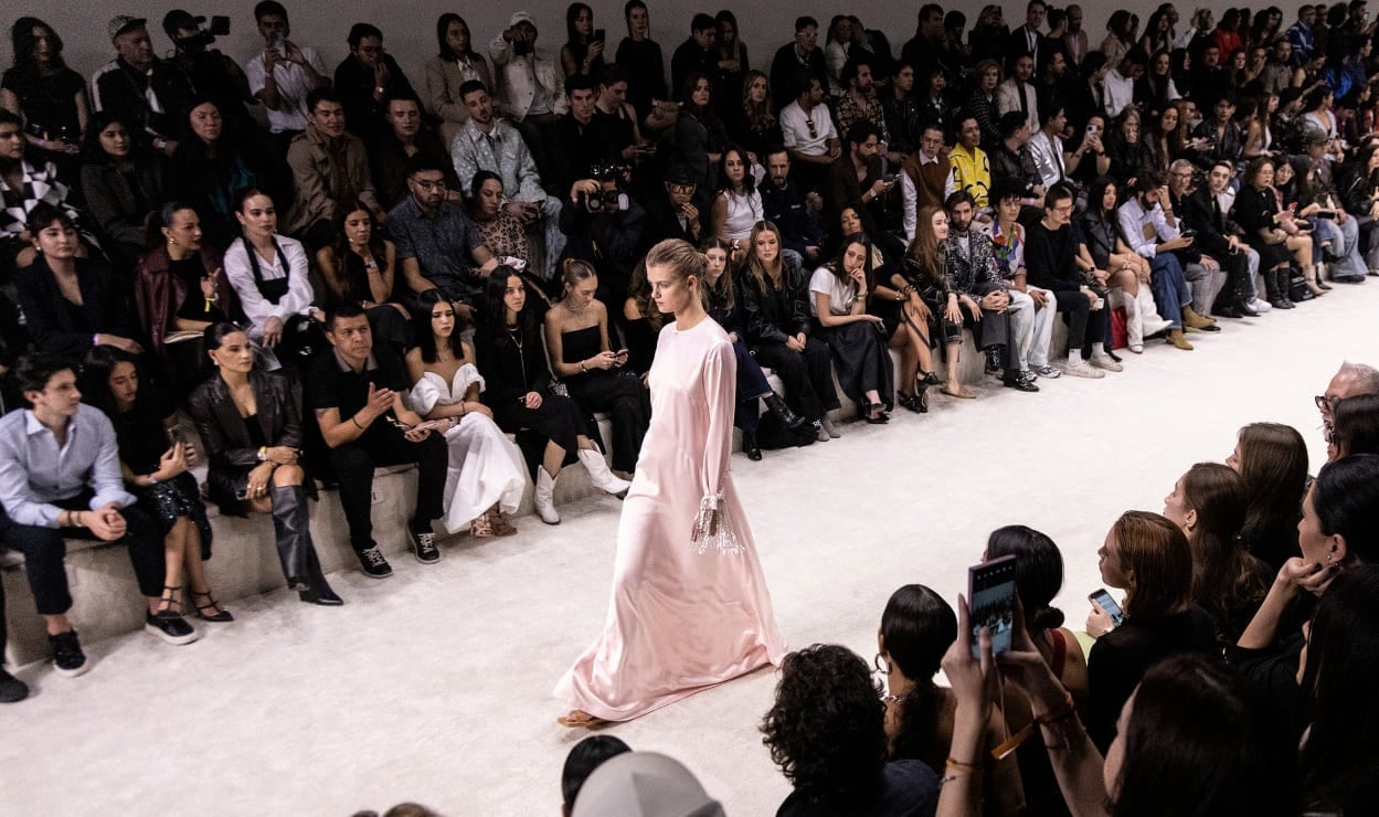 Fashion Week México anuncia el fin de su alianza con Mercedes Benz
