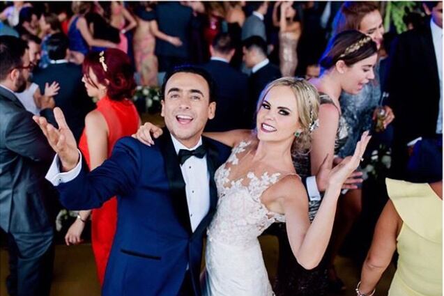 Adal Ramones y Karla de la Mora celebran su primer año como marido y mujer