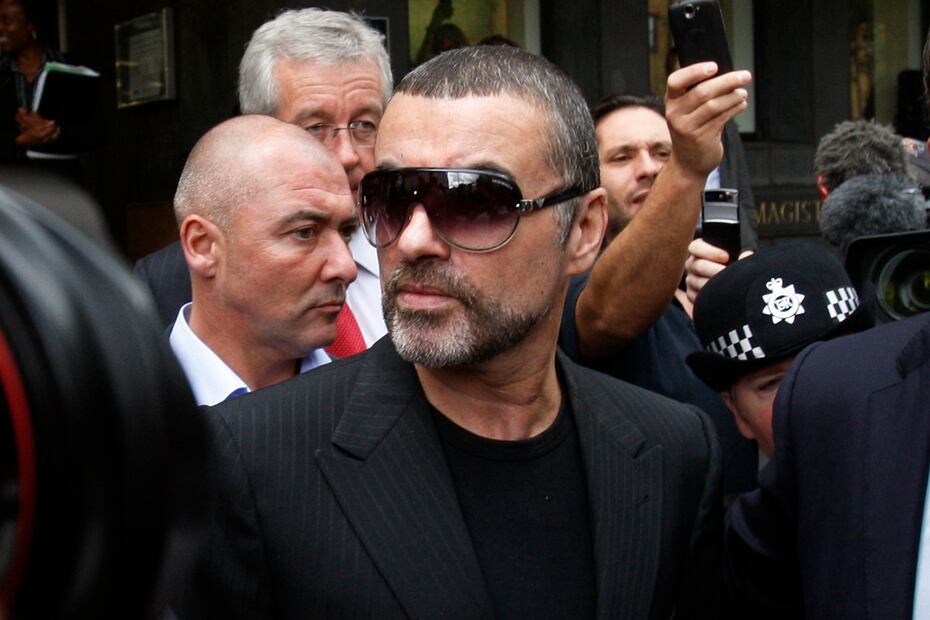 Ex parejas del cantante George Michael, sin los millones de su testamento