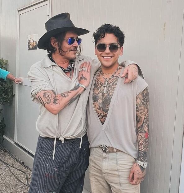 Christian Nodal con Johnny Depp en Italia / Foto: Instagram
