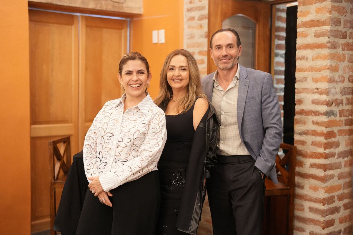 María Luisa Álvarez, Camila Castells y Ricardo Zamora. (Foto: Leonardo Gómez)