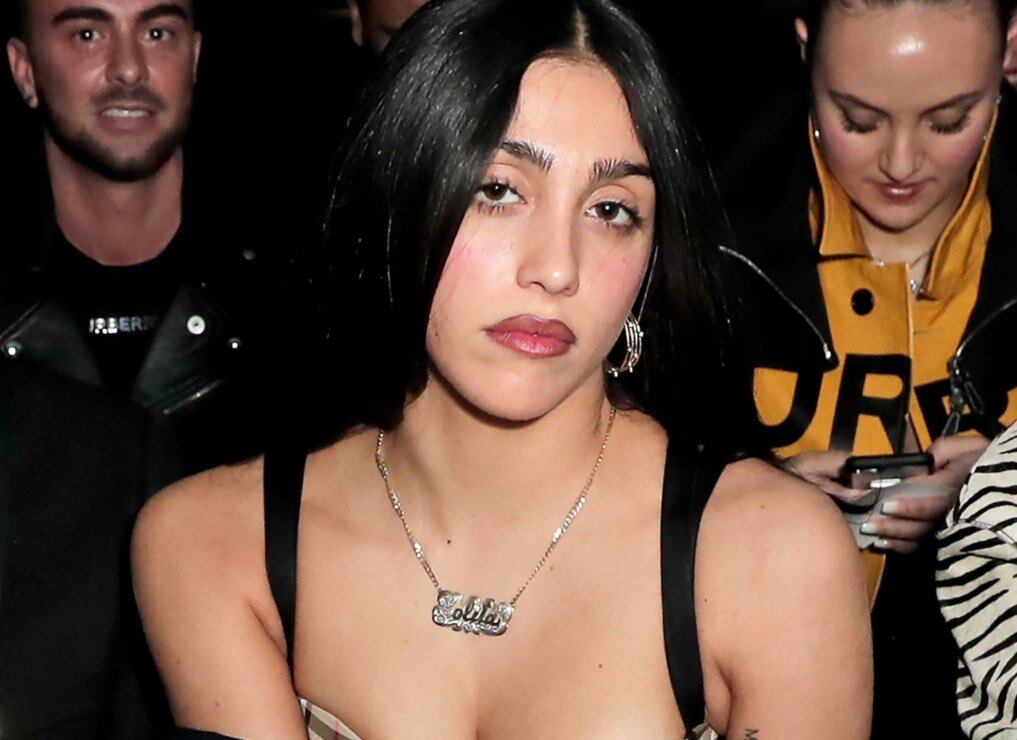Lola León, hija de Madonna, enseña TODO en una campaña de moda para Barragán, la marca mexicana