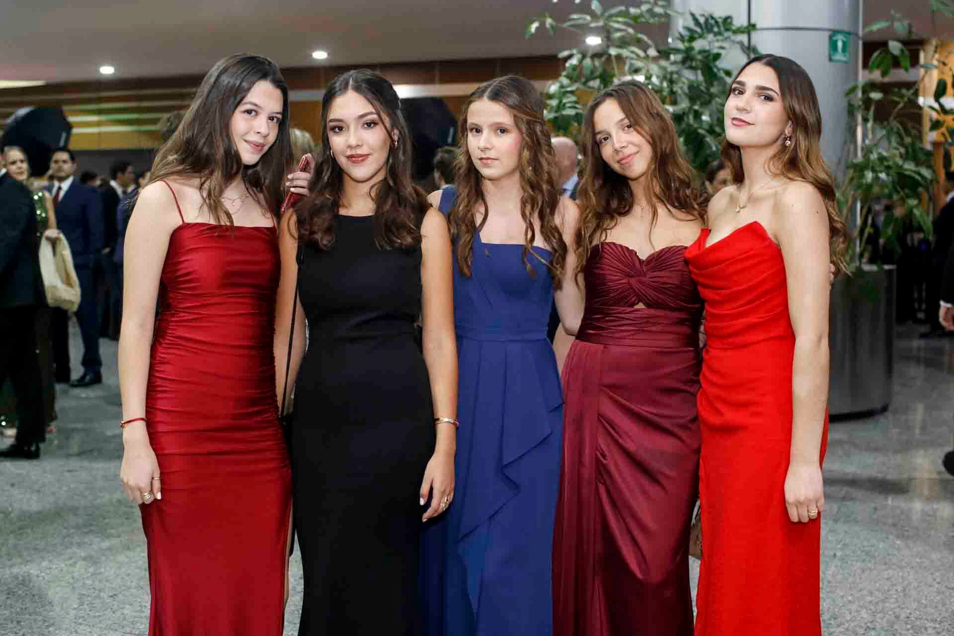 Renata Espinosa, Isabella Barbosa, Natalia Múzquiz, Mattia Lutteroth y Pía Pérez. (Foto: Esteban Torreblanca)