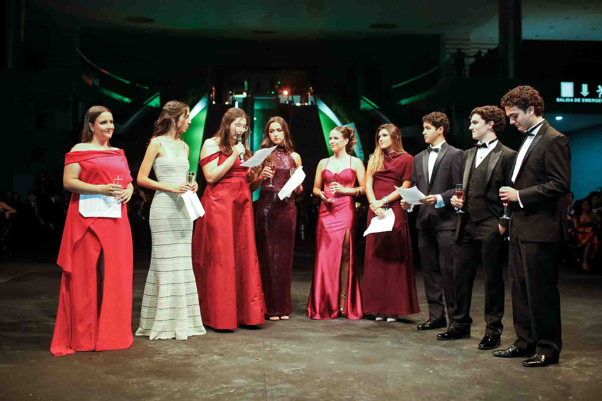 Valeria Posada, Luciana Figueroa, Eire Loza, Nicole Witt, Amaya Pérez, Antonia Mayer, Fernando Orduña, Patricio Aranalde y Emilio Ramos. (Foto: Esteban Torreblanca)