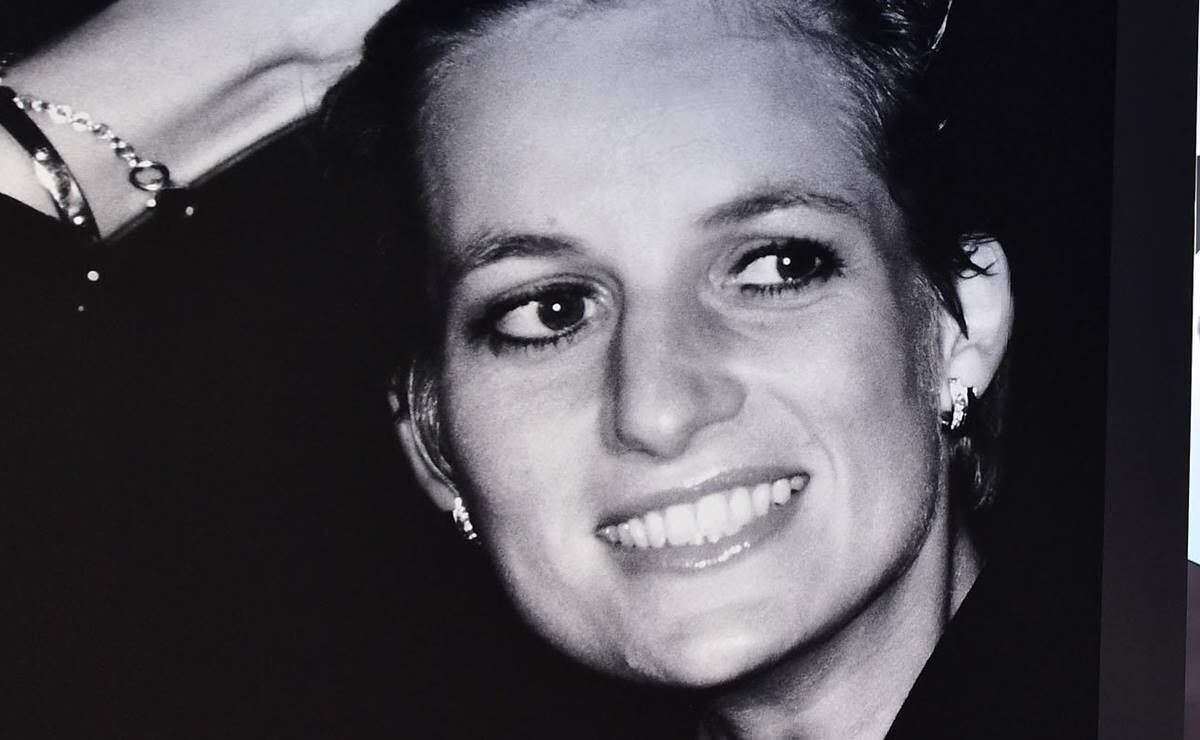 Revelan fotos inéditas de la princesa Diana en un yate, antes de su divorcio