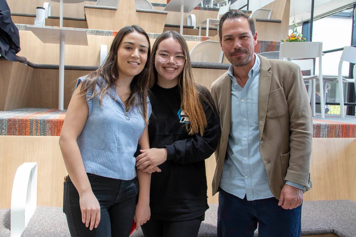Fernanda Portilla, Natalia Fernández y Hugo Garza. (Foto: Angélica Chema)