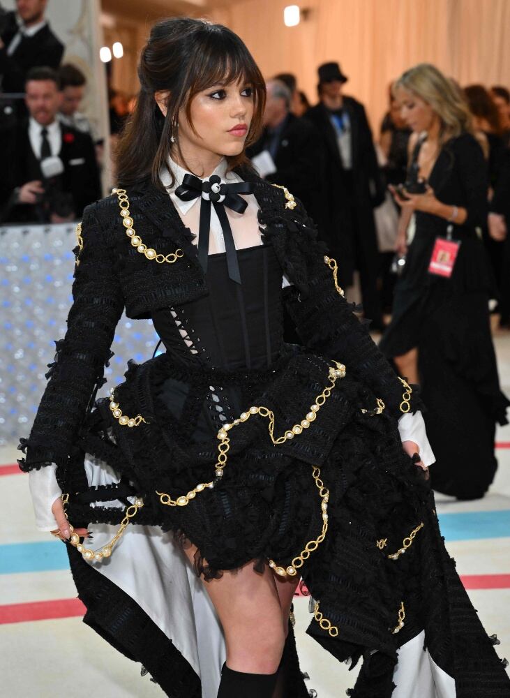Jenna Ortega criticada tras afirmar que Merlina Addams es un personaje latino