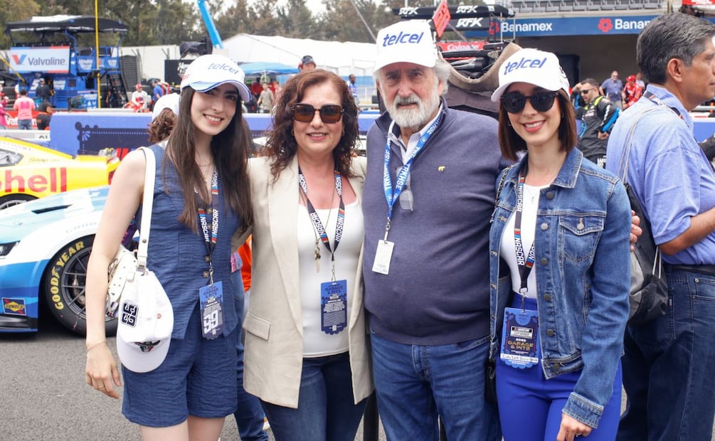 Karen Suárez, Rosalinda Garza, Gustavo Arenas y Cindy Suárez / Foto: Esteban Torreblanca