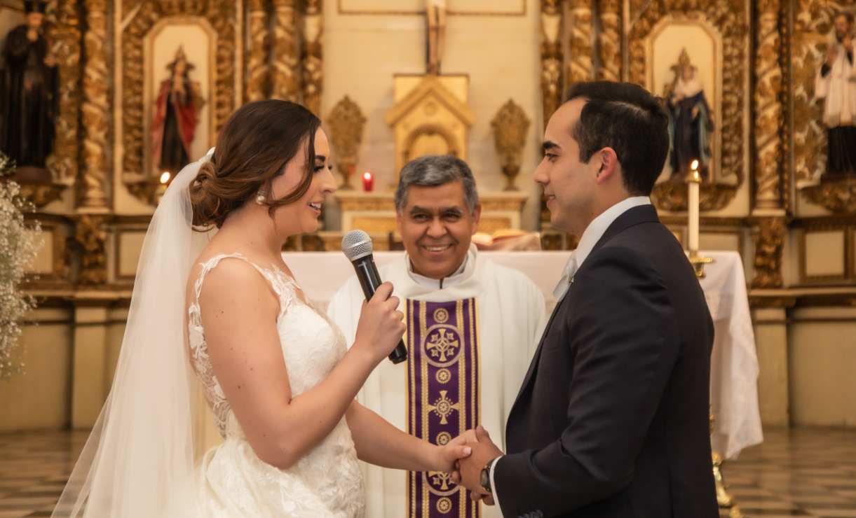 Aída y Jorge se casan en el “Pueblo Mágico” de Parras de la Fuente, Coahuila.