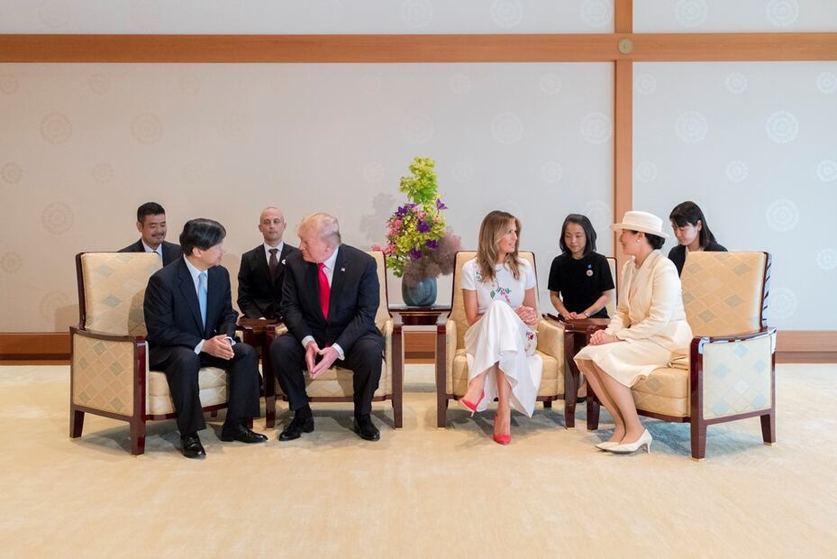 Melania Trump espectacular en su tercer día de visita con el emperador Naruhito y la emperatriz Masako 