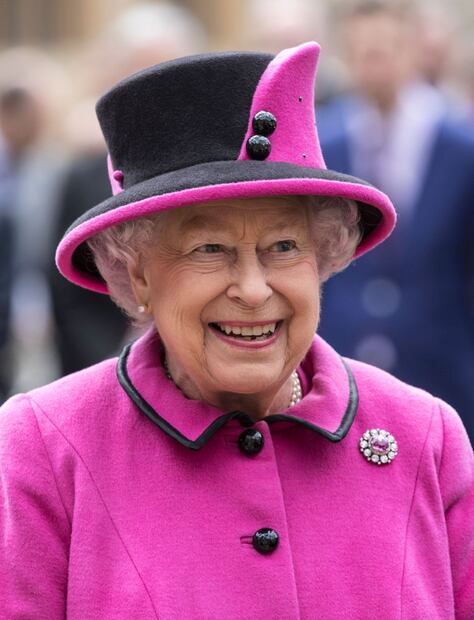 El chofer de la reina Isabel adoptó una gatita minusválida