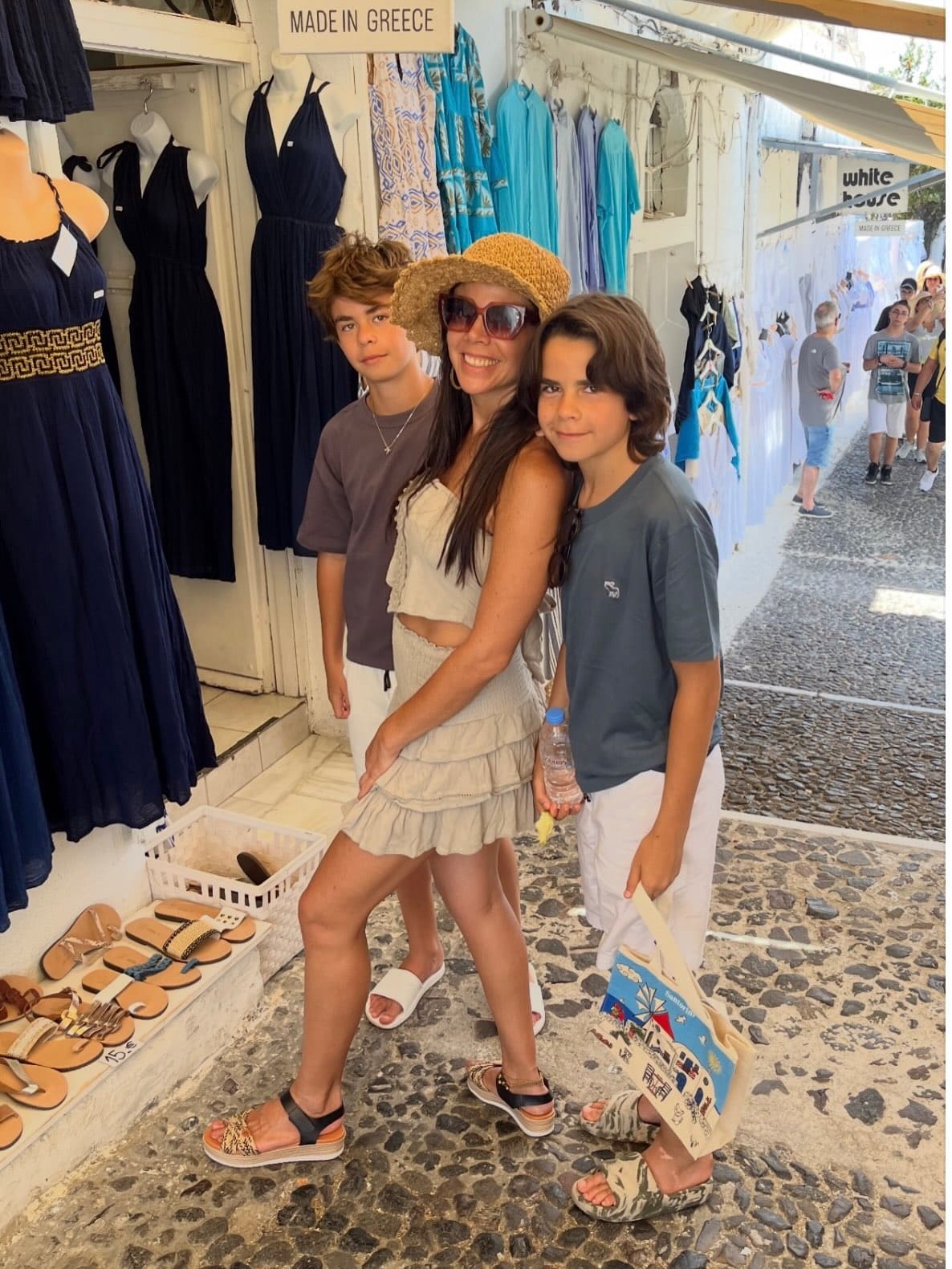 Paola Rojas con sus hijos Paulo y Leonardo. (Foto: Instagram)