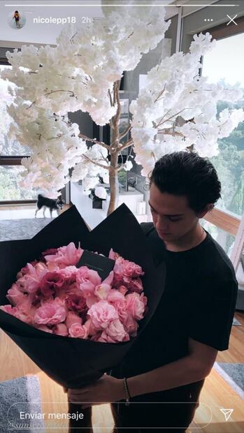 Nicole Peña recibe espectacular ramo de rosas de su novio Alejandro Espinosa
