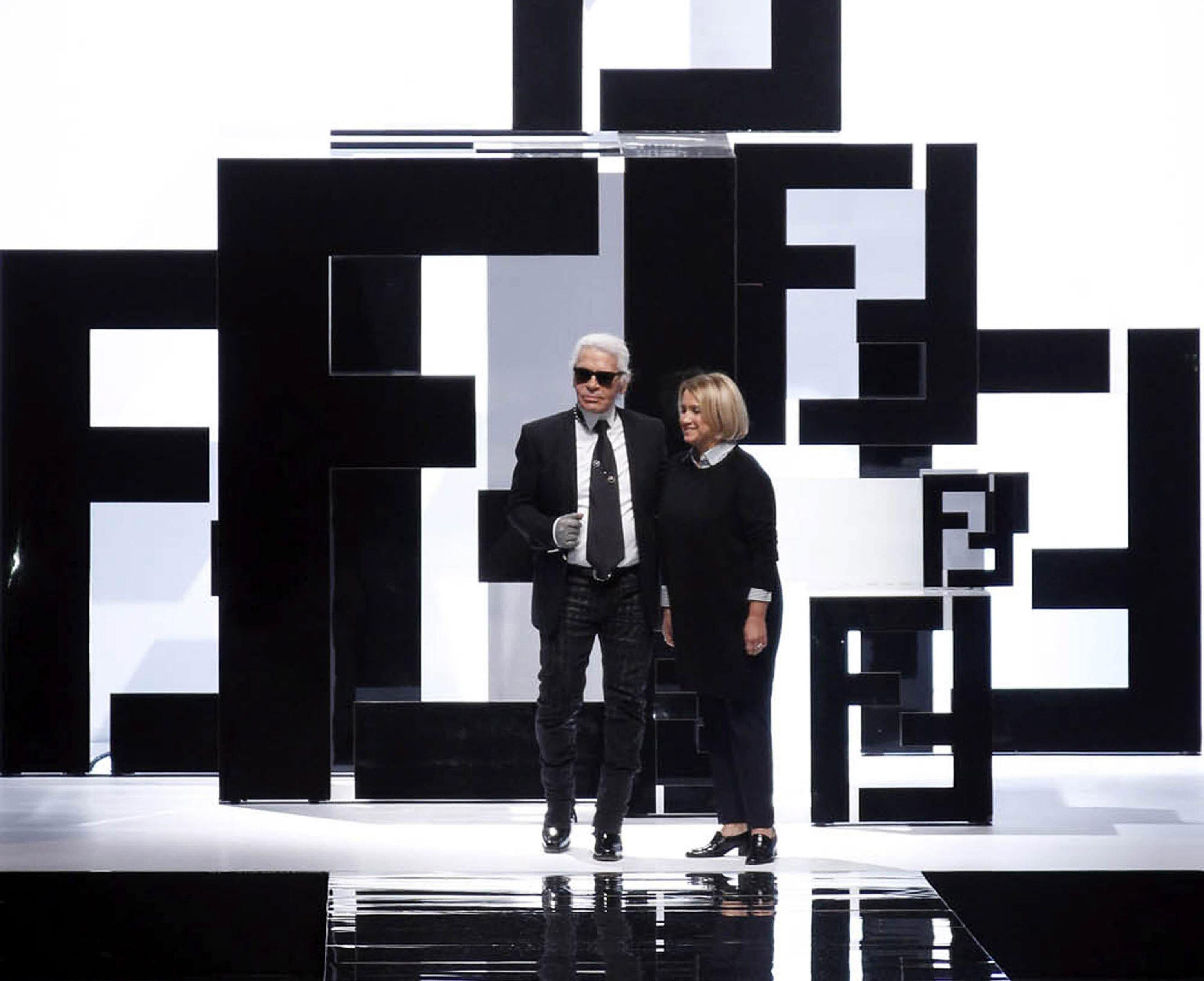 Silvia Venturini Fendi y Karl Lagerfeld, en la Semana de la Moda de Milán, Italia, de 2013/EFE.