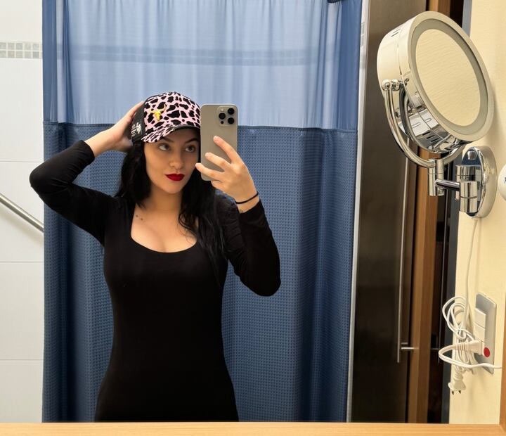 La modelo compartió que está lista para volver a casa junto a la pequeña Tessa / Foto: Instagram