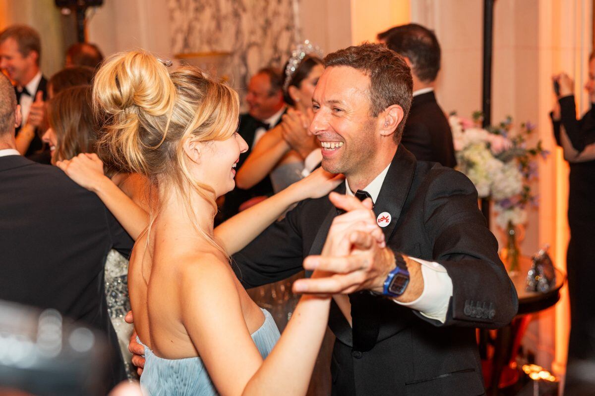 Apple y Chris Martin. (Foto: Morgan Ansellem)