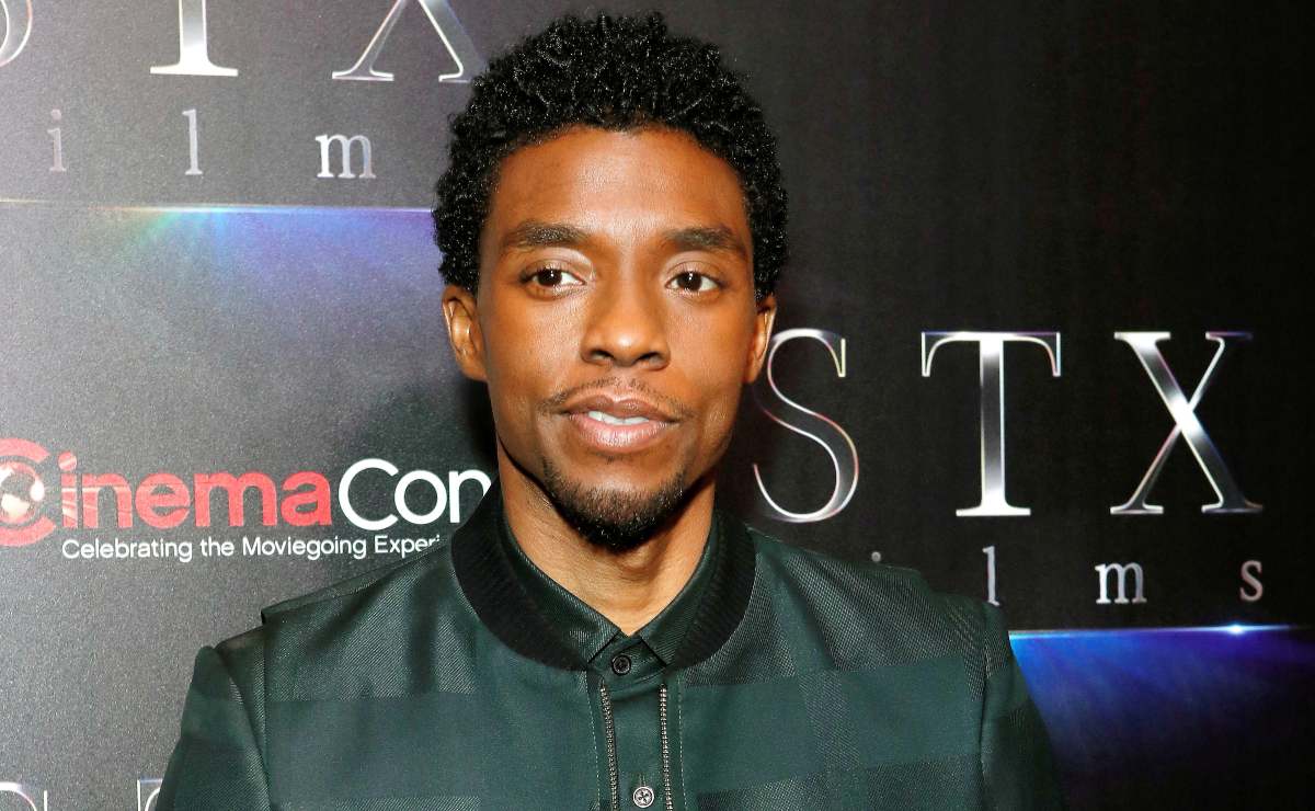 Tarjeta NFT de Chadwick Boseman en la bolsa de regalos de los nominados al Oscar