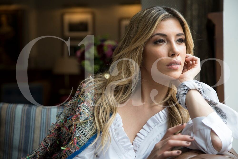 Michelle Salas, la fashion icon se une al movimiento #tiedtogether