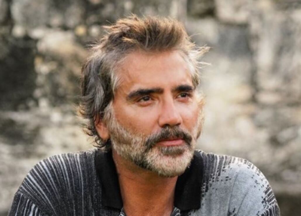 Alejandro Fernández pide "dejar vivir a los demás" tras críticas por su look