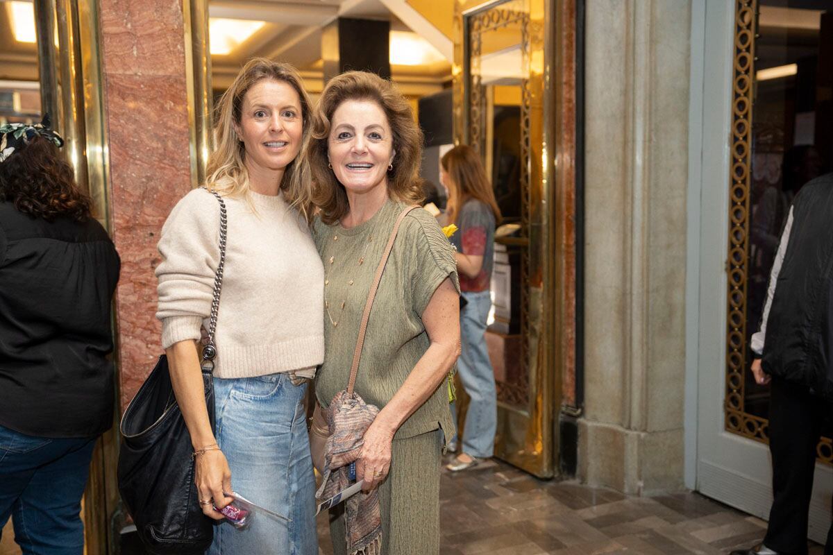 Lorena Ovejas y Lourdes González. (Foto: Héptor Arjona)