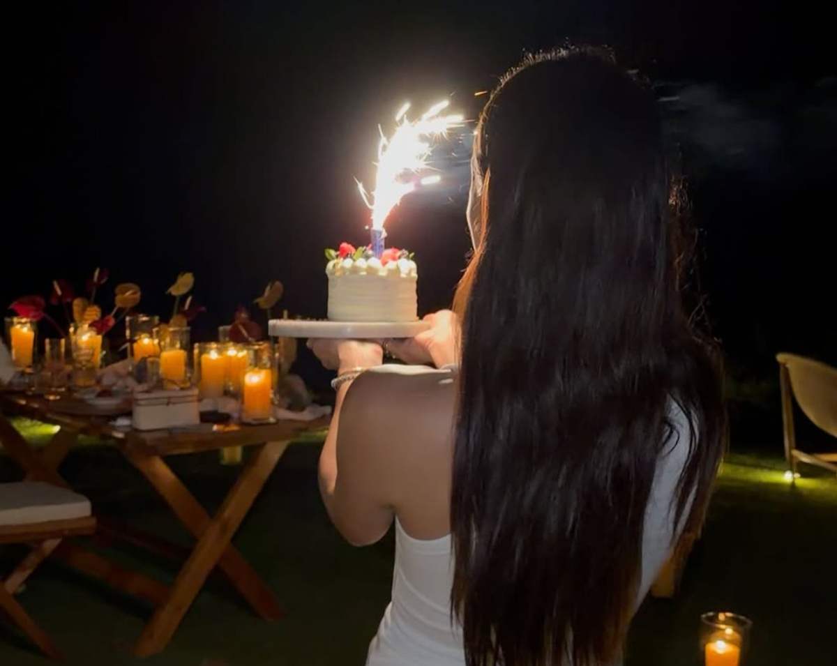 Renata Notni sorprendió a Diego Boneta con un bonito pastel de cumpleaños / Foto: Instagram @rennotni