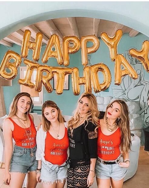 Angélica Rivera reaparece en su cumpleaños 50 acompañada de sus hijas