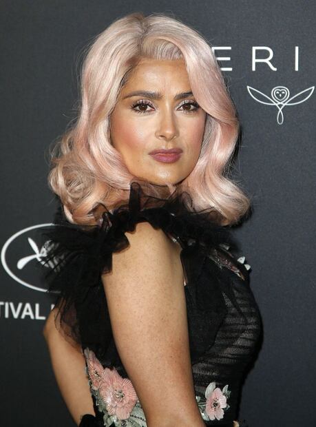 Salma Hayek sorprende con cambio de look en el Festival de Cannes 2017