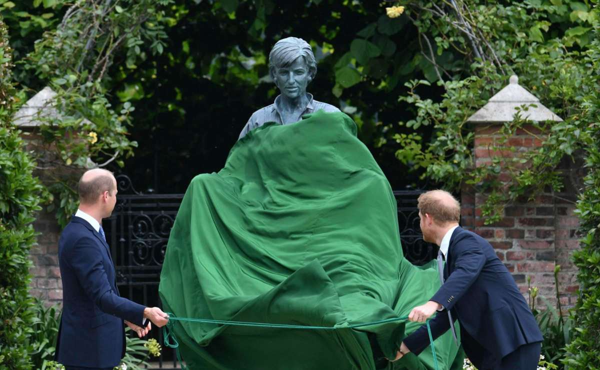 Diana de Gales: Develan su estatua en el palacio de Kensington