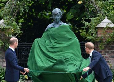 Diana de Gales: Develan su estatua en el palacio de Kensington