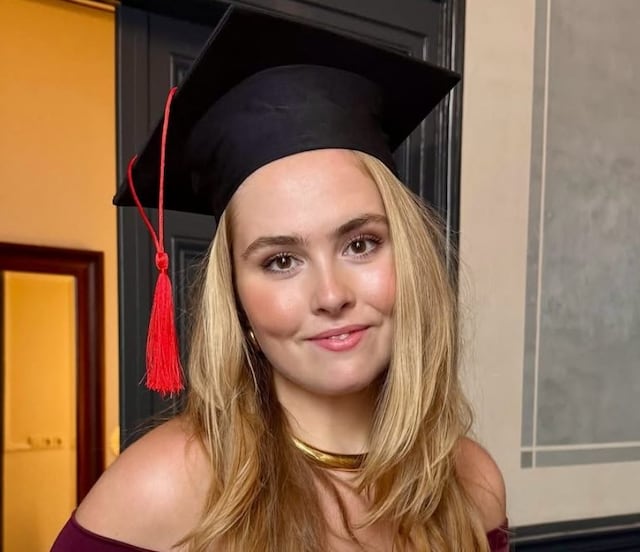 La princesa Amalia de Holanda deslumbra con elegante look de graduación