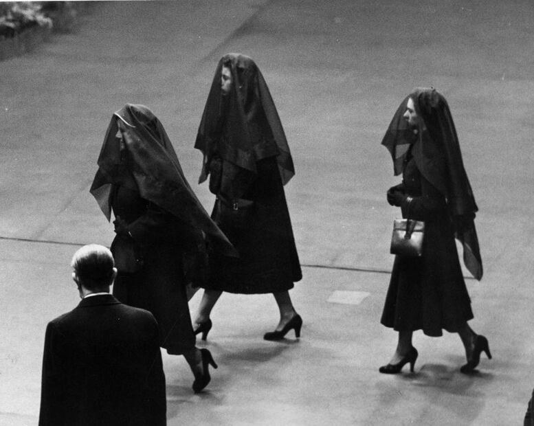 El guardarropa de la reina Isabel II, el más documentado desde su nacimiento