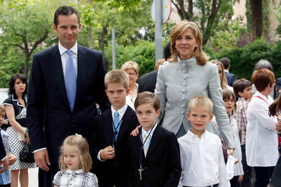 Iñaki Urdangarin y la infanta Cristina con sus hijos / EFE