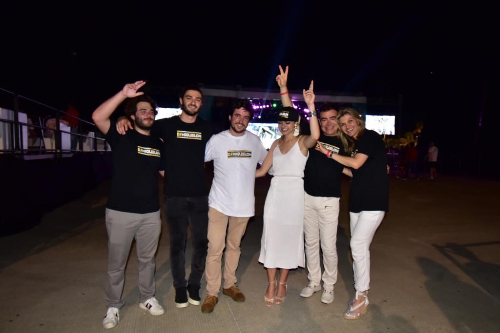 VIDEO: Miguel Alemán Magnani apoya a su hijo en su debut como DJ