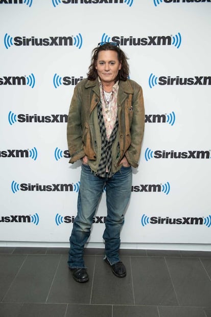 Johnny Depp ¿eres tú? El actor se muestra sin barba, sin bigote y rejuvenecido