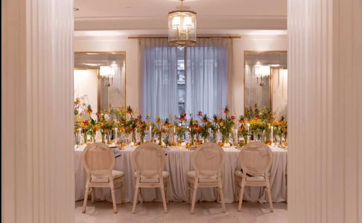 La decoración de la boda civil de Ale Capetillo y Biby Gaytán /  Foto: Instagram - @alecapetilloga, @lasgenaras, @click10fotografia