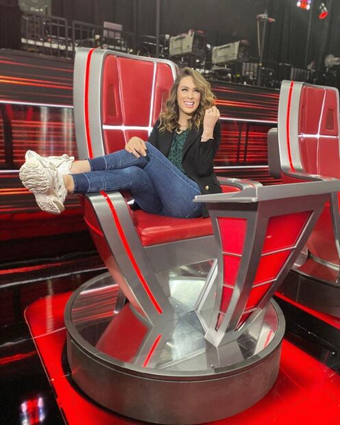 Jacky Bracamontes feliz con los resultados de su cirugía