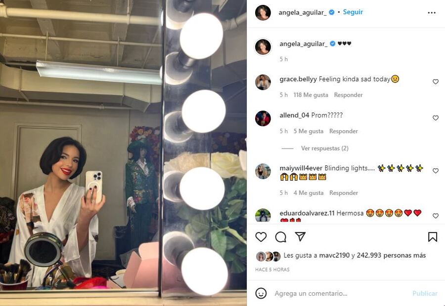 Ángela Aguilar presume bata de seda desde su camerino