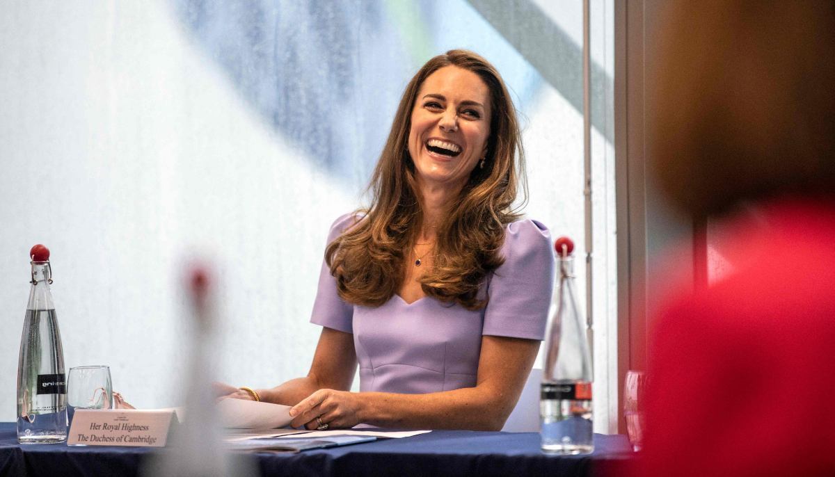 El fantástico look de Kate Middleton en un día de lluvia