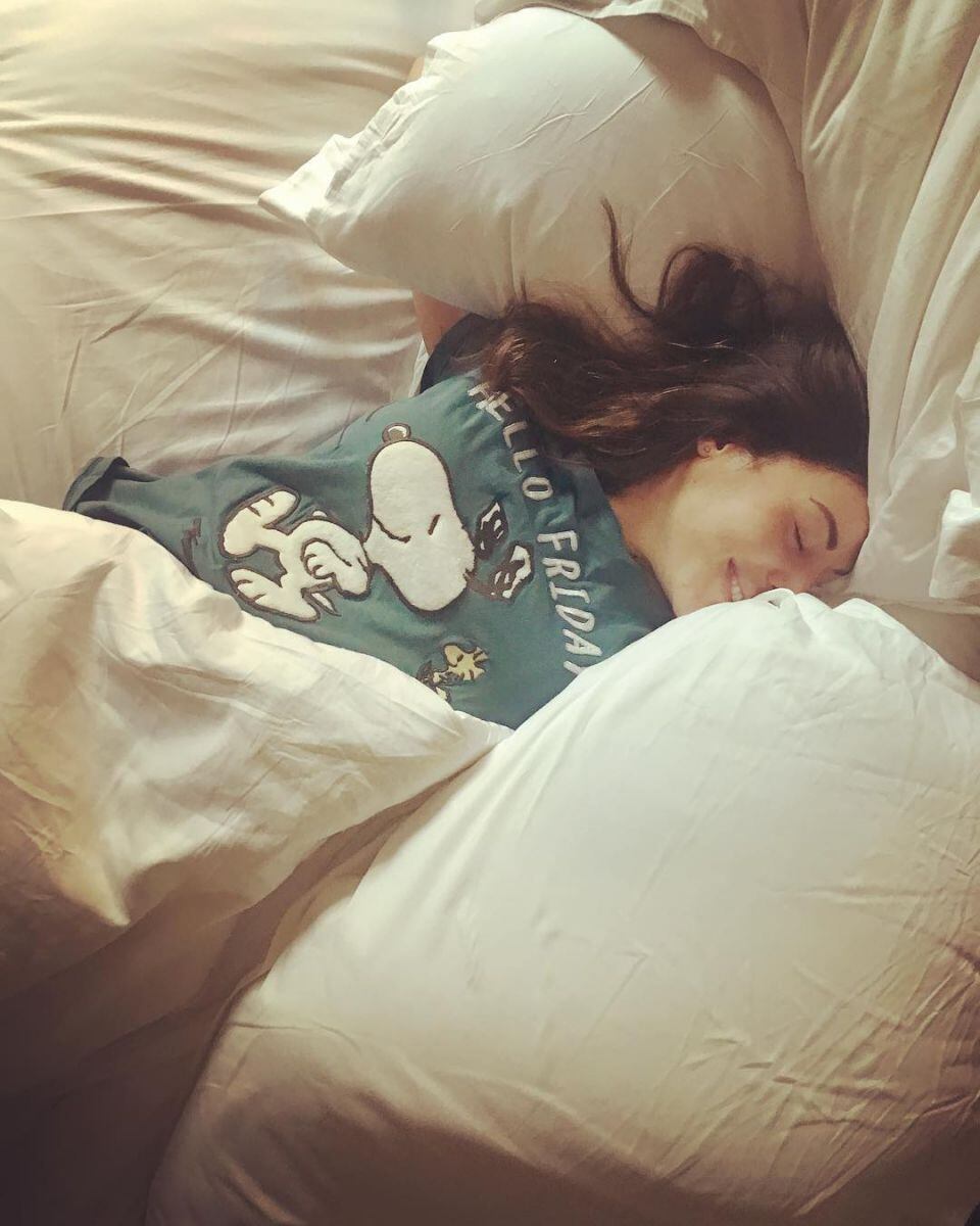 Lúa roba cámara al "decorar" el baby bump de Zuria Vega