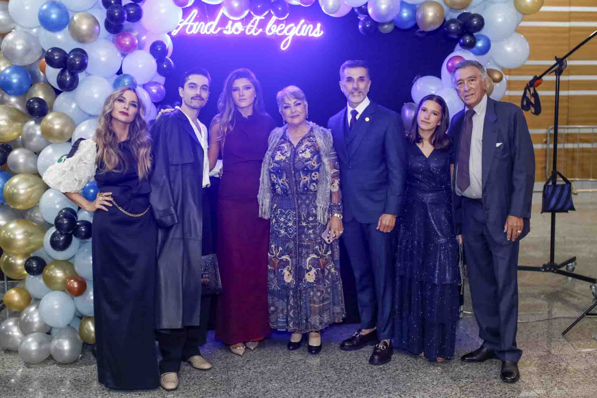 Issabela Camil, Sergio Mayer Mori, Antonia Mayer, Norma Mayer, Sergio Mayer, Victoria Mayer y Rubén Mayer. (Foto: Esteban Torreblanca)