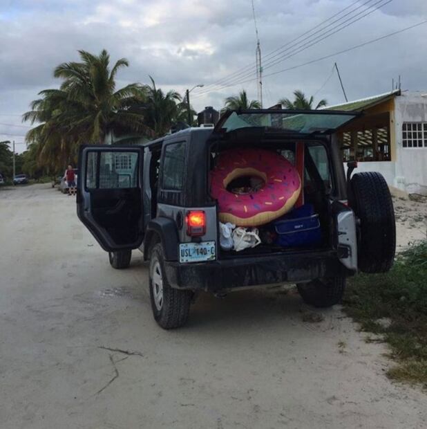 El primer viaje a la playa de Christopher Uckermann y Ana Serradilla