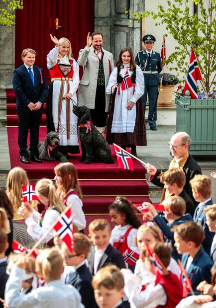 Familia real celebra el día nacional de Noruega sin la princesa Martha Louise y su novio el chamán