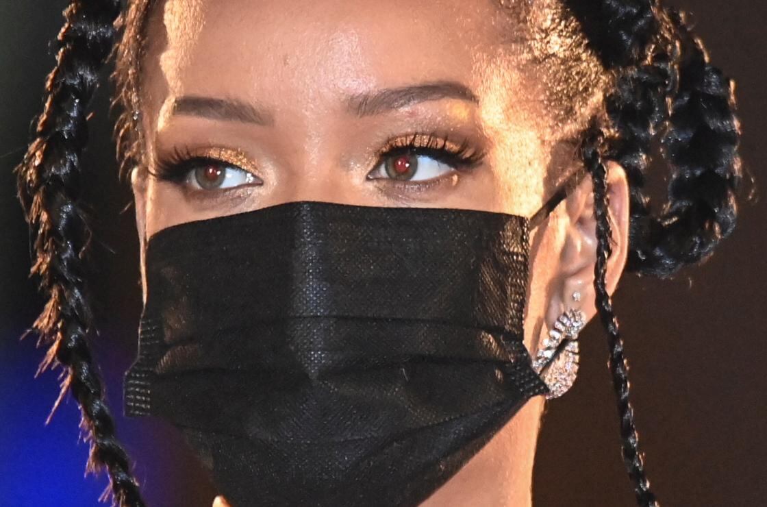Rihanna se convierte en héroe nacional de Barbados: así se vistió en la ceremonia